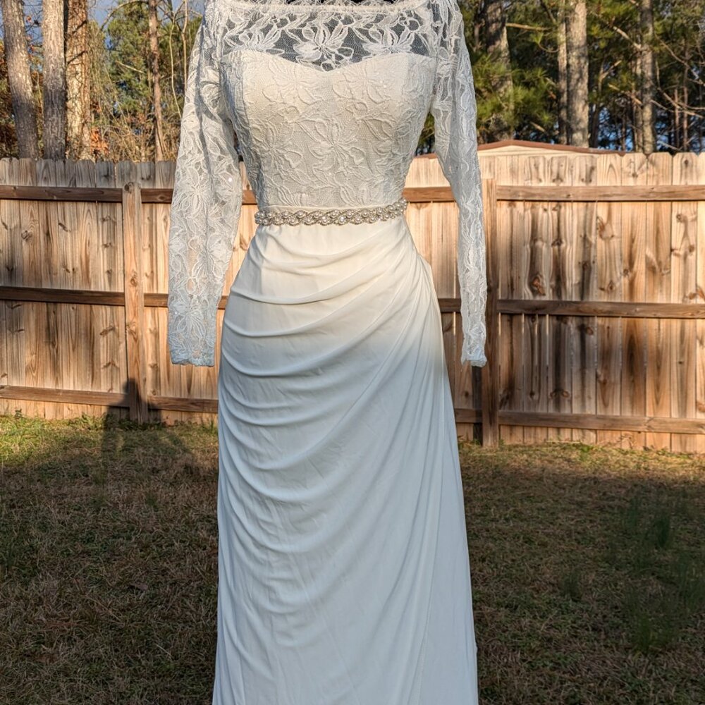 David's Bridal Wedding Gown Size 8 with Sash - Picture 2 of 14